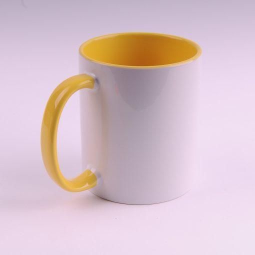 Чашка с желтой ручкой