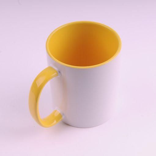 Чашка з жовтою ручкою