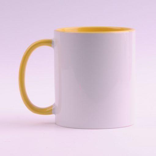 Чашка с желтой ручкой