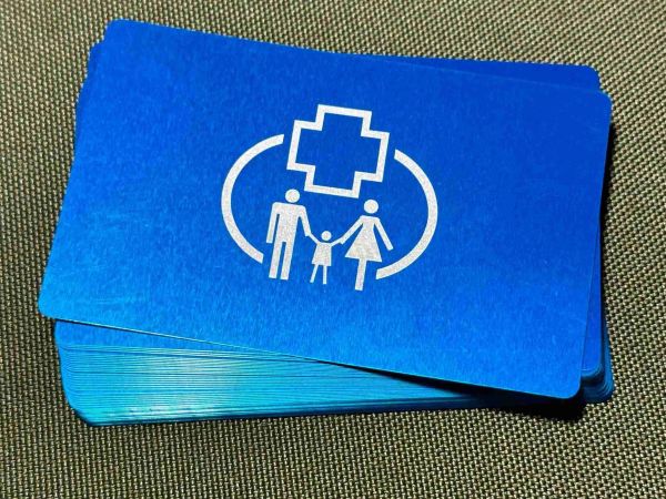 Металлические визитки синие с гравировкой 50 шт